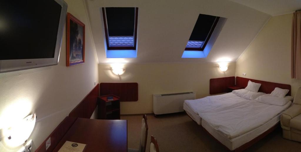 Fehertoi Halaszcsarda Es Szalloda Szatymaz Room photo