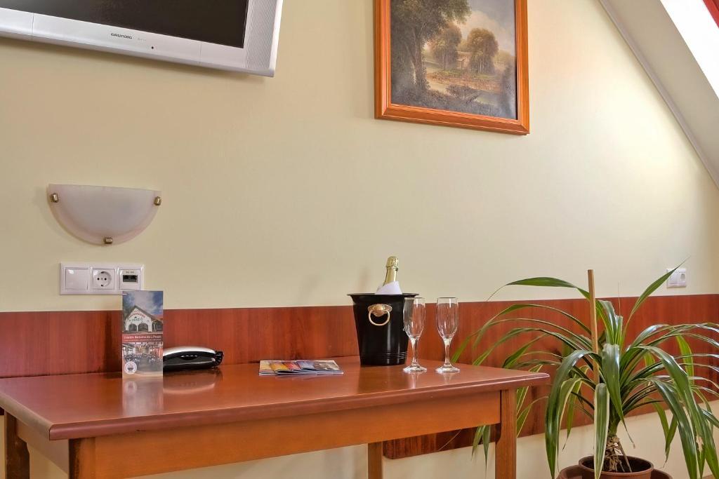 Fehertoi Halaszcsarda Es Szalloda Szatymaz Room photo