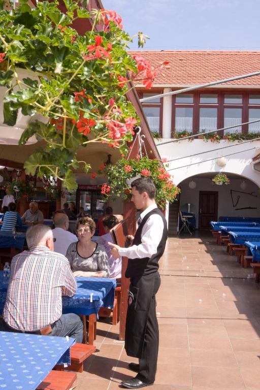Fehertoi Halaszcsarda Es Szalloda Szatymaz Exterior photo