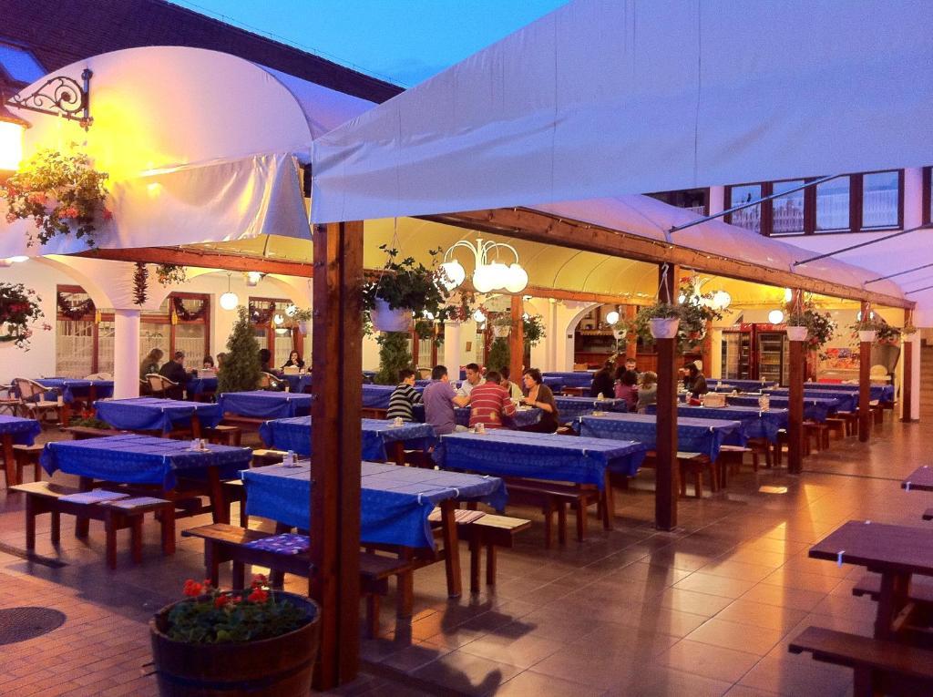 Fehertoi Halaszcsarda Es Szalloda Szatymaz Exterior photo