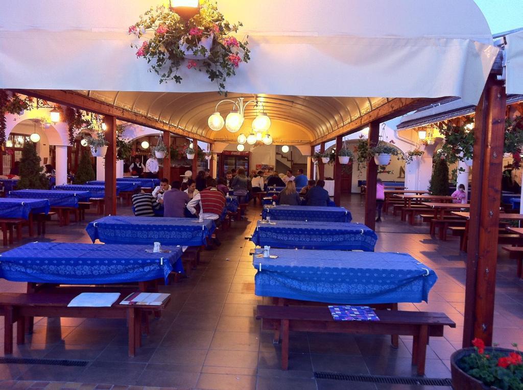 Fehertoi Halaszcsarda Es Szalloda Szatymaz Exterior photo